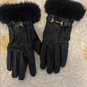 Elegant Black Fur-Trimmed Gloves